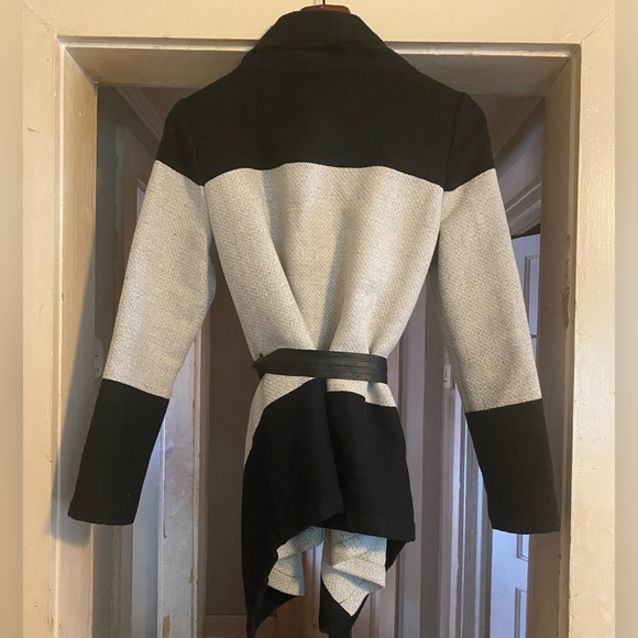 BB Dakota Sweater - Picture 2 of 7